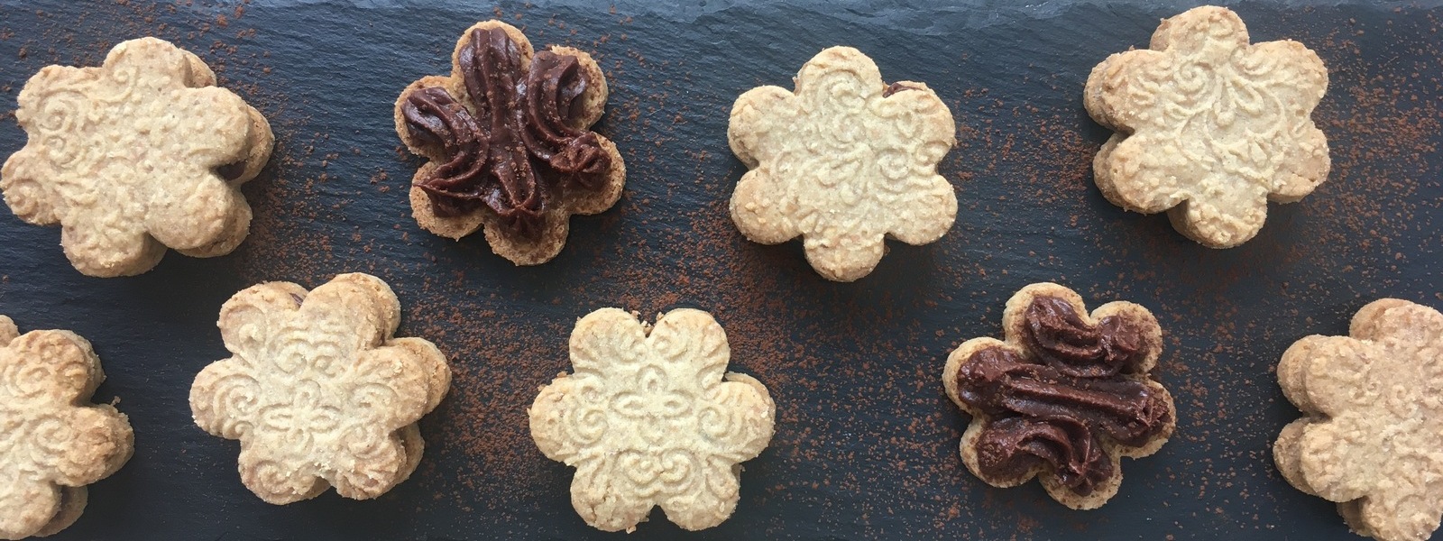 Oříškové sušenky s kaštanovo-čokoládovým krémem